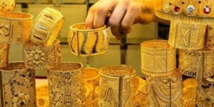 أسعار الذهب تستقر بعد قفزة قوية