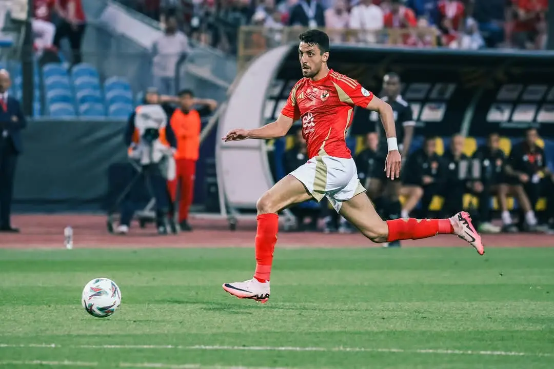 طاهر محمد طاهر لاعب الأهلي