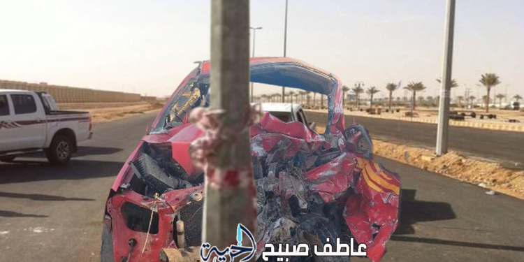 حادث اصطدام سيارة ربع نقل بعمود إنارة