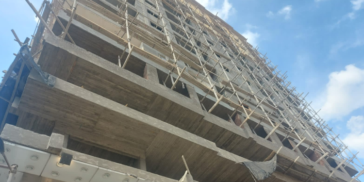 عامل بناء سقط من الطابق الخامس بعقار تحت الإنشاء بإمبابة - أرشيفية