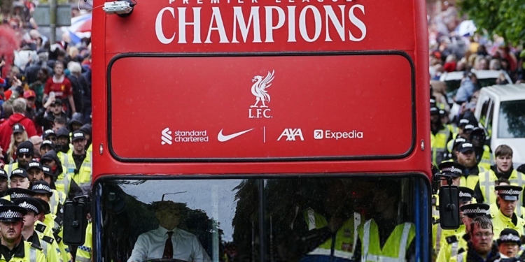 احتفال جماهير ليفربول