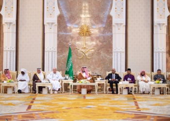 محمد بن سلمان خلال استقبال كبار ضيوف الحج