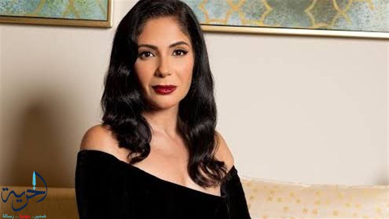 الفنانة منى زكي