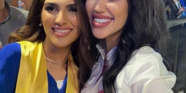 المطربة مي فاروق وابنتها زينة