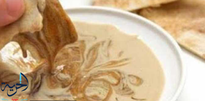 العسل الأسود بالطحينة