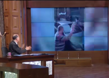 لقطة دخول المحافظ من حلقة برنامج بالورقة والقلم