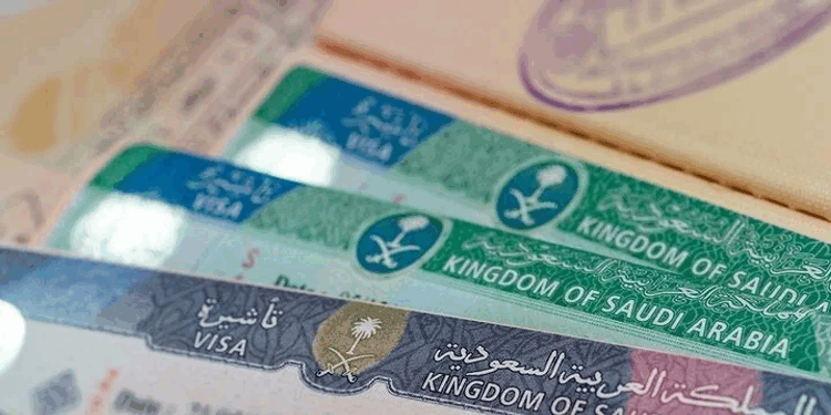 طريقة الاستعلام عن طلب زيارة عائلية في السعودية