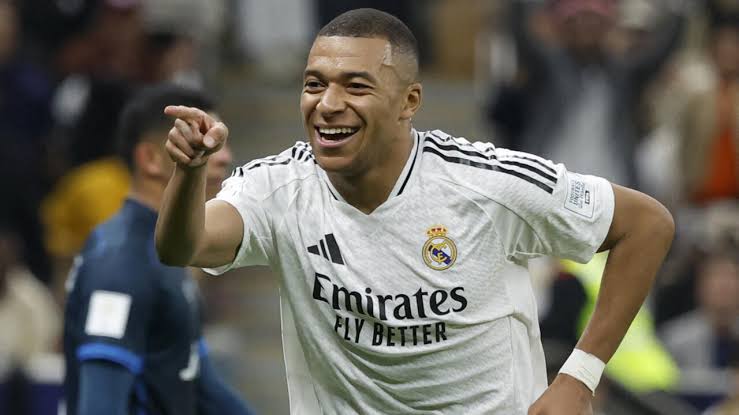 كليان مبابي نجم ريال مدريد 