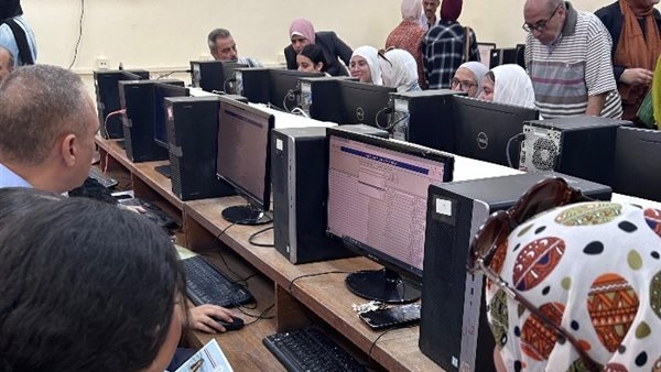 الحد الأدنى للقبول في تنسيق المرحلة الثالثة علمي رياضة 2025 أكدت الوزارة أن الحد الأدنى للمرحلة الثالثة للشعبة العلمية بشقيها (علوم ورياضة) حُدد عند 50% من المجموع الكلي للدرجات، أي بما يعادل: 205 درجات لطلاب النظام القديم. 160 درجة لطلاب النظام الحديث.