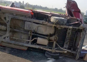 حادث انقلاب سيارة نقل بطريق السويس
