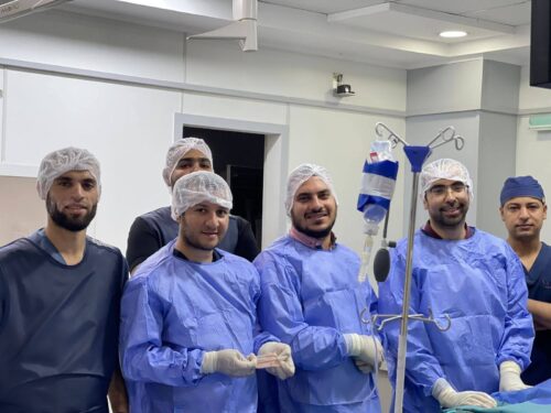 فريق طبي ينجخ في إجراء قسطرة مخية