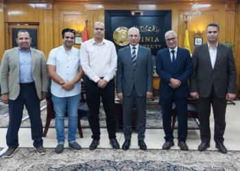 رئيس جامعة المنيا يبحث صناعة السيارات الكهربائية