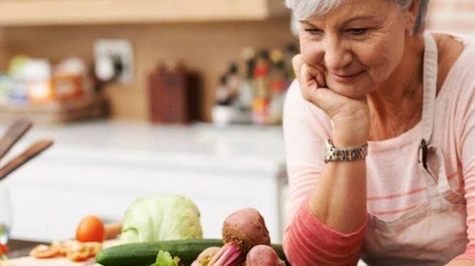 أطعمة لكبار السن لصحة القلب والعظام والدماغ