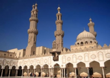 موعد صلاة العشاء اليوم