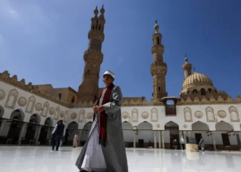 موعد صلاة العشاء اليوم