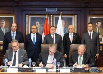 محافظ البنك المركزي ووزير الخارجية