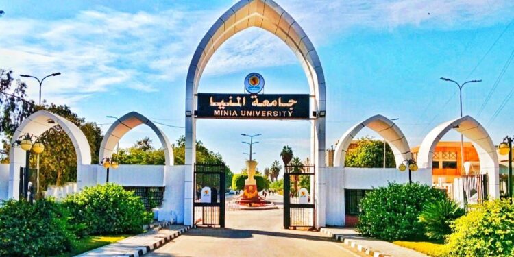 الجامعات