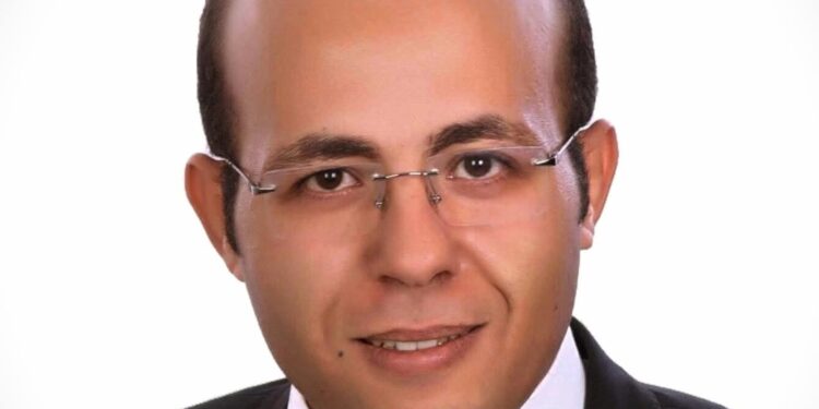 الكاتب والباحث الاقتصادي مصطفى عادل