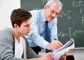 الاستعانة بالمعلمين المحالين إلى المعاش