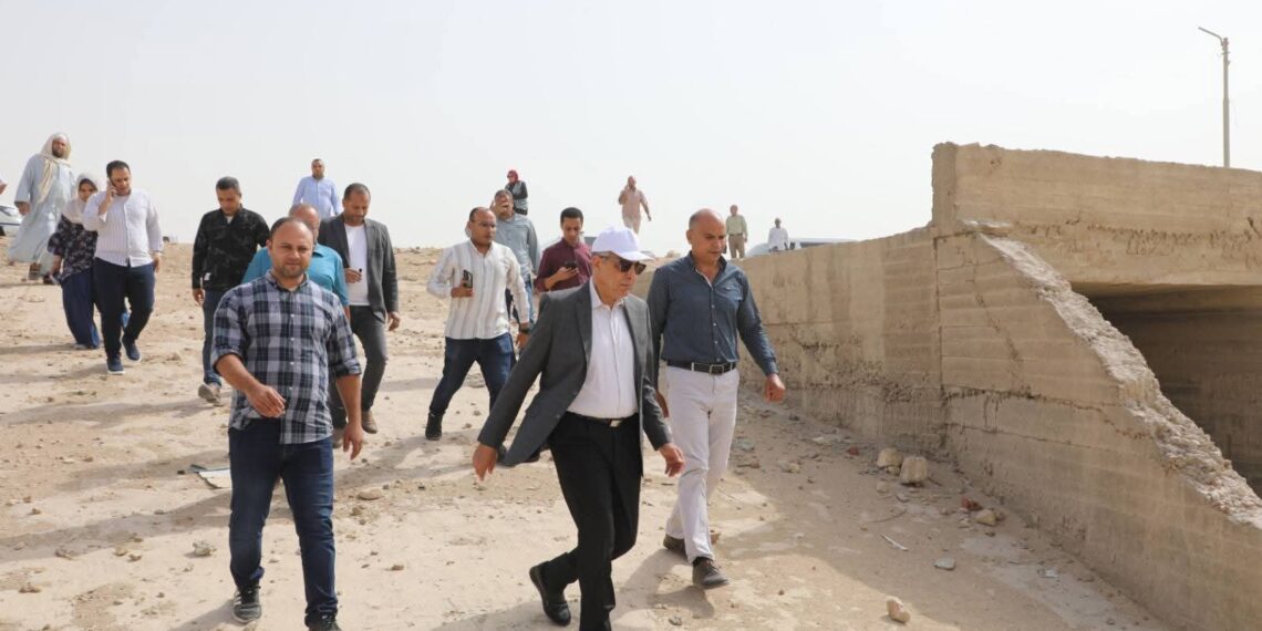 تطهير مخرات السيول بالمنيا