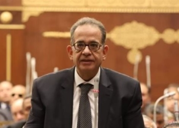 النائب طارق عبد العزيز