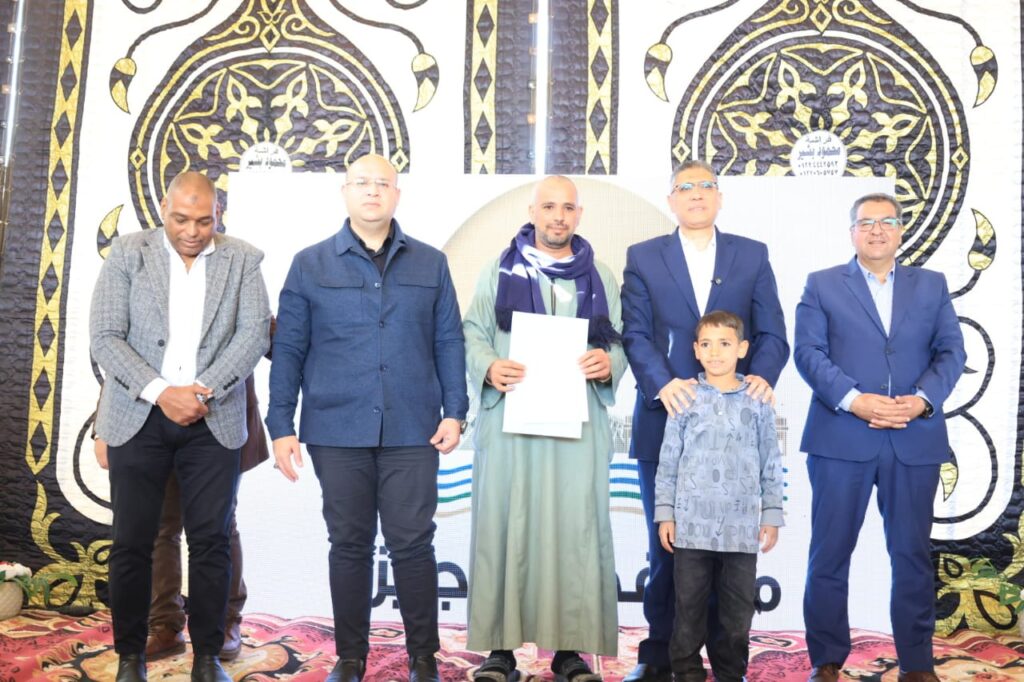 تسليم عقود وحدات سكنية لمتضرري السيول