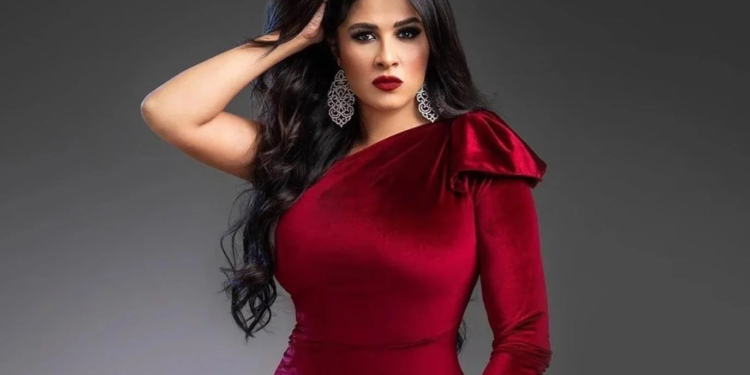 الفنانة ياسمين عبد العزيز