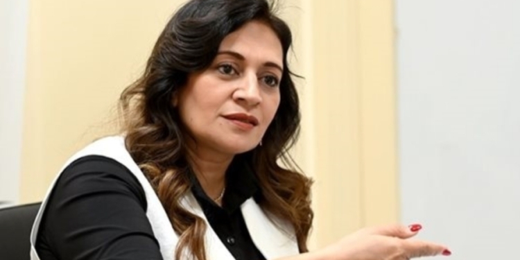 نيفين فارس عضو مجلس الشيوخ