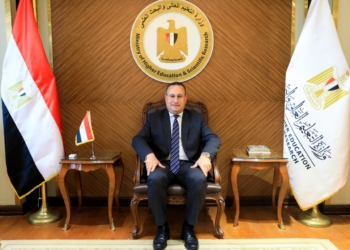 الدكتور عبد العزيز قنوه وزير التعليم العالي والبحث العلمي