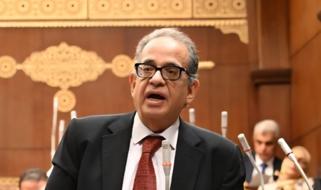 النائب طارق عبد العزيز