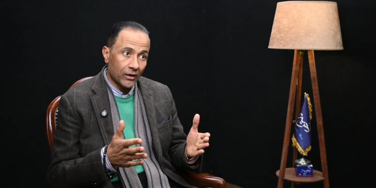 الكاتب الصحفي أبو السعود محمد- خلال حواره مع "الحرية"