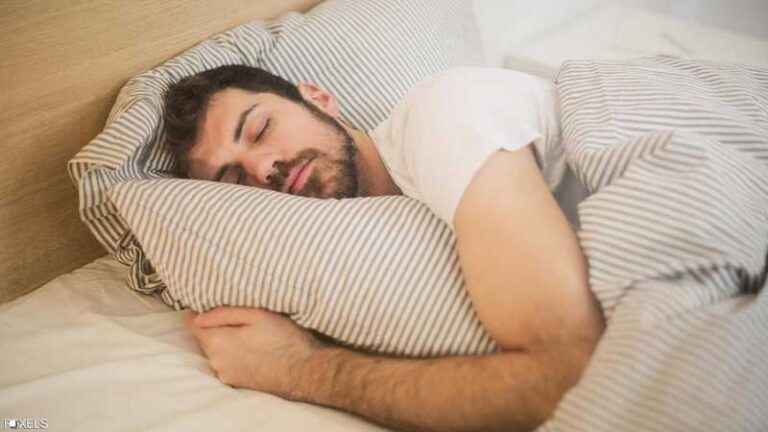 طبيب يوضح لموقع الحرية عدد ساعات النوم الصحي في رمضان