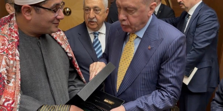 الشيخ محمود الشحات أنور