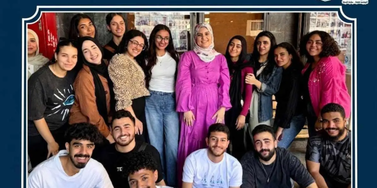 طلاب إعلام القاهرة أثناء إطلاق حملة بيزنس 101
