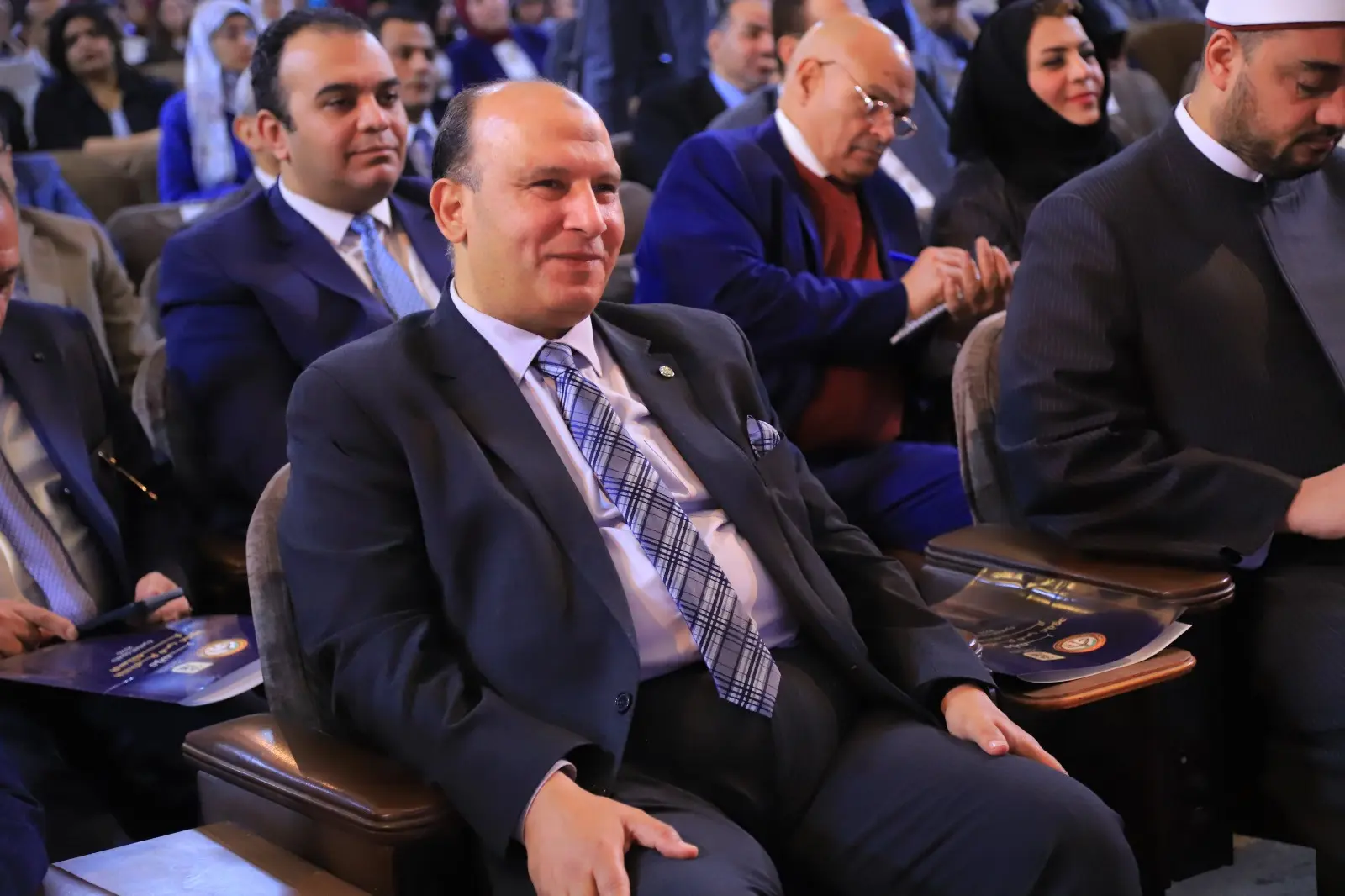 الأحد.. "القانون والحياة" تناقش قوانين الإيجارات وتكرم اسم رجائي عطية - موقع الحرية الإخباري