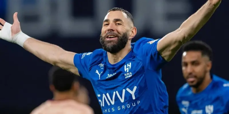 كريم بنزيما يقود الهلال لفوز ساحق على الخلود