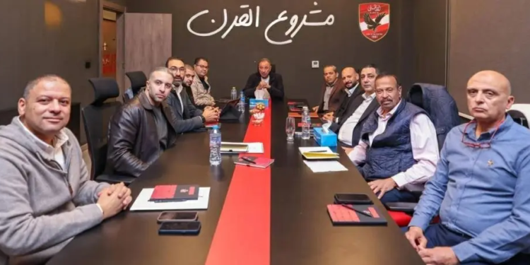 الخطيب يبحث مع شركتي المنشآت والقلعة الحمراء تطورات الاستاد