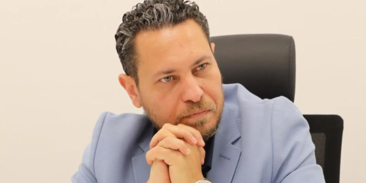 الكاتب الصحفي علاء عصام