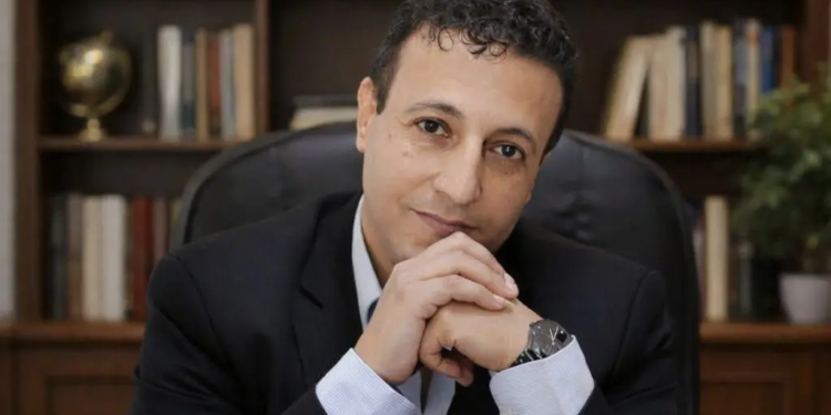 الكاتب الصحفي وليد الغمري