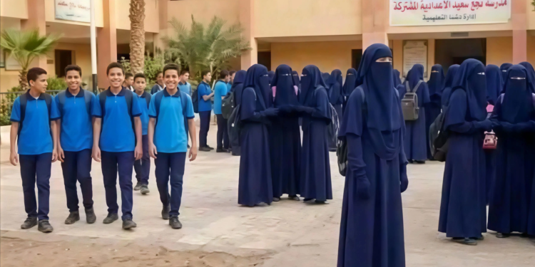 التعليم توضح حقيقة منشور ارتداء النقاب بمدرسة نجع سعيد الإعدادية في قنا