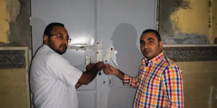 دبلوم صنايع ينتحل صفة ممرض.. ضبط مركز خدمات تمريضية غير مرخص في سوهاج