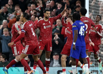 كودي جاكبو يحتفل بهدف ليفربول أمام تشيلسي