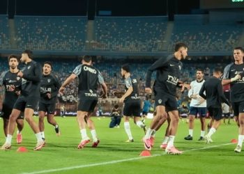 لاعبو الزمالك خلال الإحماء