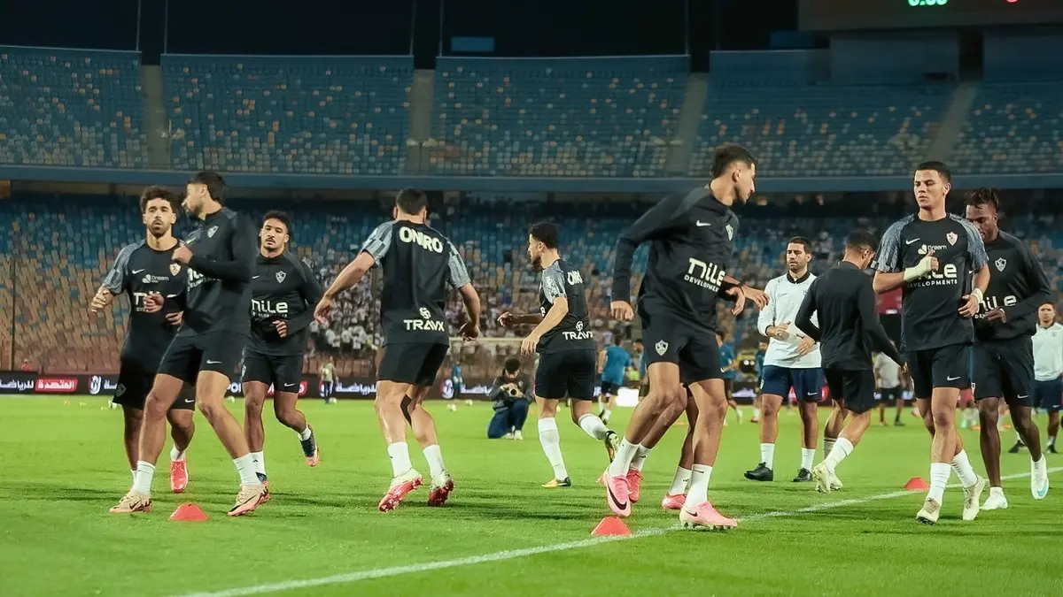 لاعبو الزمالك خلال الإحماء